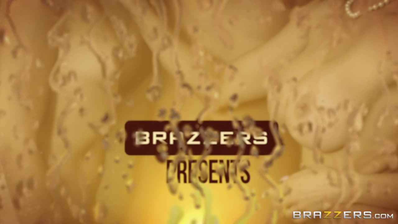 妈妈和我们一起沐浴做爱