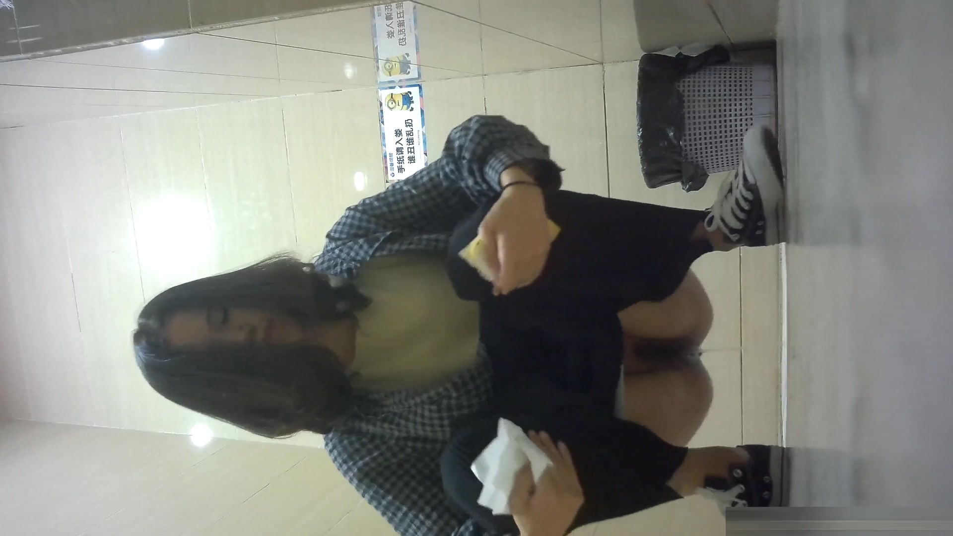 岛国盗拍网站最新流出商场女厕全景TP花衣美女的逼毛真性感很有撸点