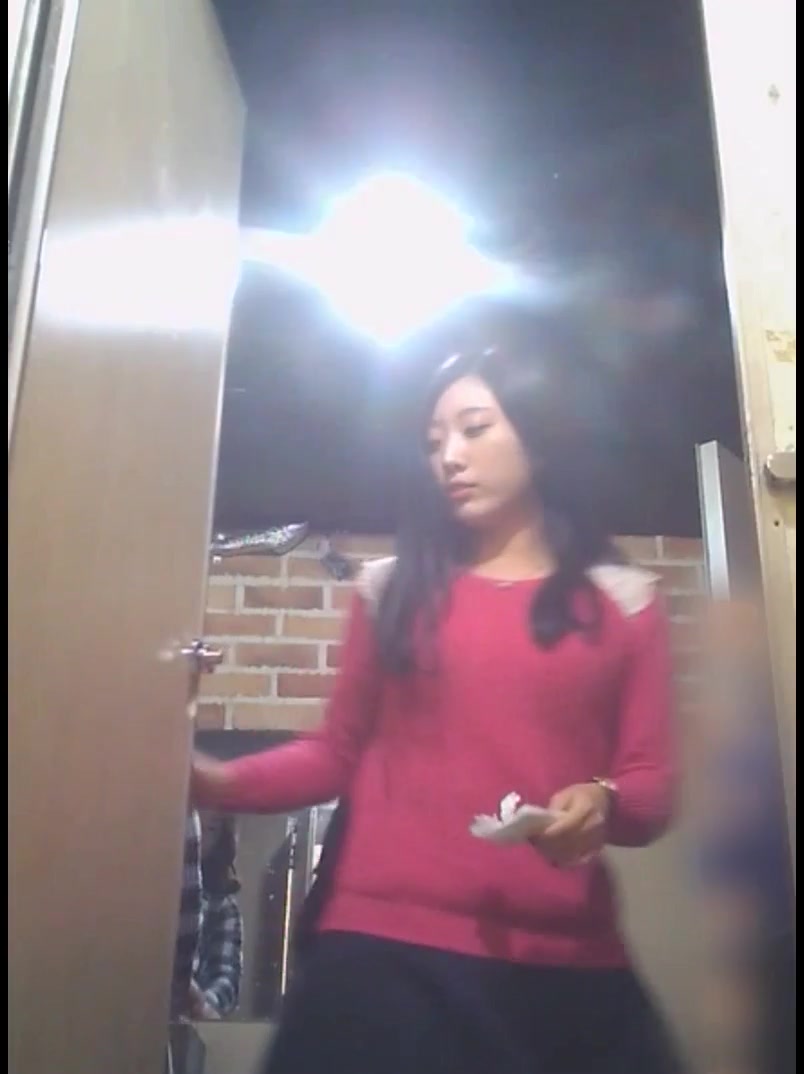 高级写字楼女厕偷拍人美逼也美生理期也不发黑的气质女白领性感的屁股让人有爆菊的冲动