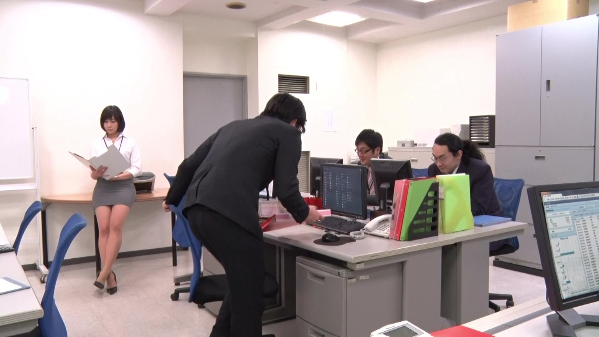 [SDMU-601] 美女精英OL被部下的替身在公司內輪奸 明里ともか - 1of5