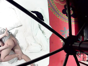 酒店水滴摄像头偷拍逼毛很性感的美眉被猥琐男侧入射逼毛720P高清无水