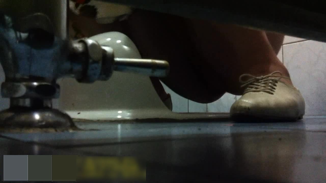 经典盗摄视讯冒死盗摄美女尿尿惨遭发觉