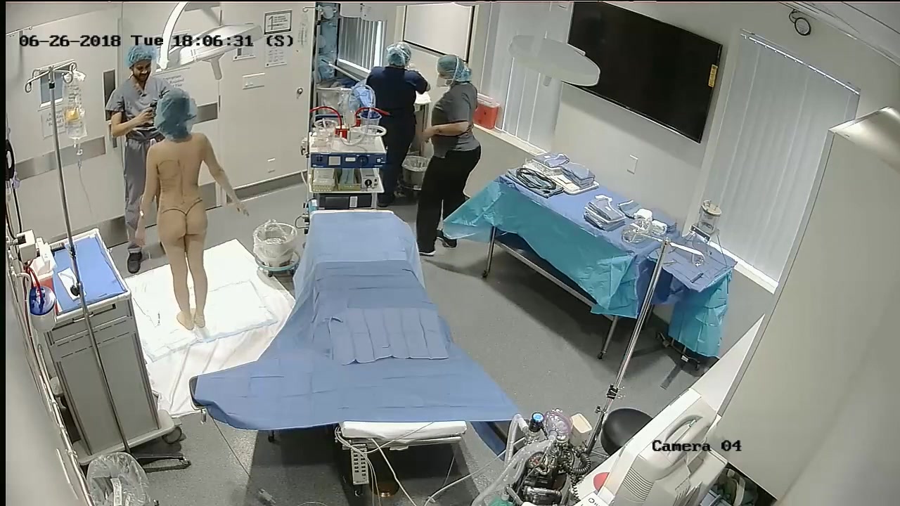 黑客破解美容医院监控摄像头偷拍来做美肉纤体的美眉