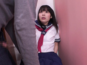 [WANZ-621] 在女廁所和尿褲子漏出來的女兒生中出SEX - 1of5