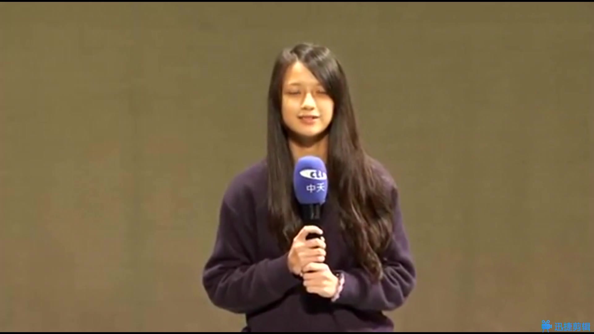 18岁学生妹辜xx性爱自拍影片外流其中一部可以看到校服，有校名闪过  太经典了