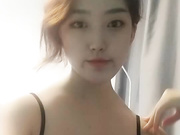 高顔值甜美短發妹子巨乳誘惑性感內衣露出粉嫩大奶揉搓