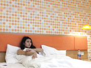 幼师院校胸大性感的漂亮美女放假回家前一晚和男友宾馆啪啪,美女特意穿上网购的性感黑丝操,淫叫声真嗲!