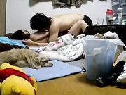 民宅家用摄像头被黑TP老公睡醒了起身抚摸还在睡梦中的媳妇扒掉内裤又舔又抠终于把她弄醒激情互搞