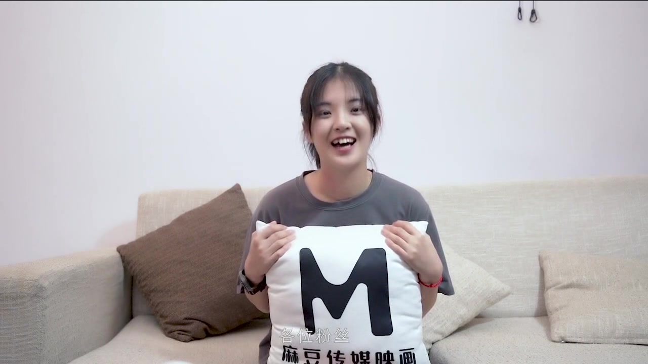 国产AV拍摄背后的故事〗国产麻豆原创AV剧情拍摄花絮集+访谈+海报 真实插入)