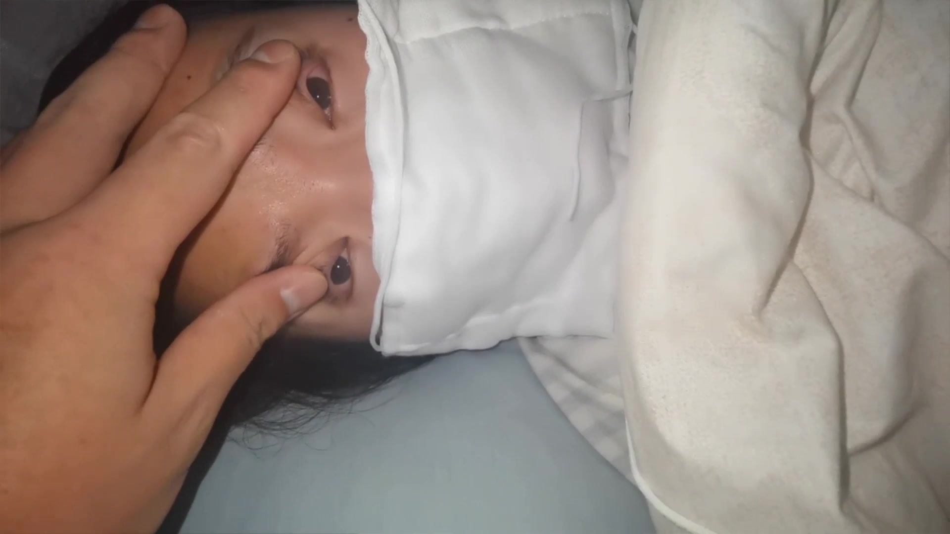 【真实MJ作品】26岁未婚水嫩大姨子被下药迷玩，抠逼吸奶插入时有反应反抗，贵在真实，1080P完整版，附图47P