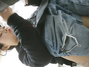 坑神潜入国内某集体职工公寓卫生间定点高清偸拍多种类型的年轻妹子方便妹子尿尿一条线像是处女