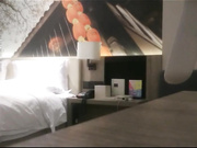 约啪达人-微信2500元约操女神范气质短发美女小姐姐酒店啪啪,站在沙发搂着屁股干,女上位快速抽插,叫的销魂淫荡!