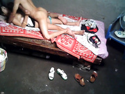 城中村待拆迁房腹肌大鸡巴农民工大叔泄火身材苗条小鸡妹趴身上尽情输出无套内射好像给操生气了