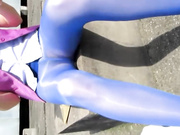 学院派嫩模无内户外天台私拍挺不容易还擦伤了与摄影师有交流国语对白