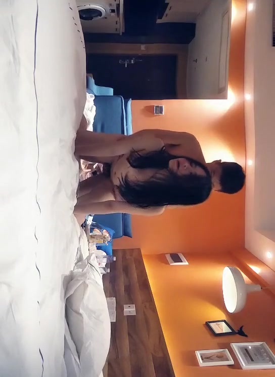 【七天高端外围】今晚主题返厂昨晚一字马蜜桃臀练瑜伽的小姐姐，前凸后翘，超级配合，解锁各种姿势