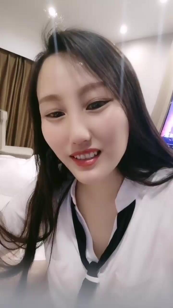 很有韵味甜美少妇开房约炮眼镜胖男，足交舔屌掰穴特写舔逼骑坐