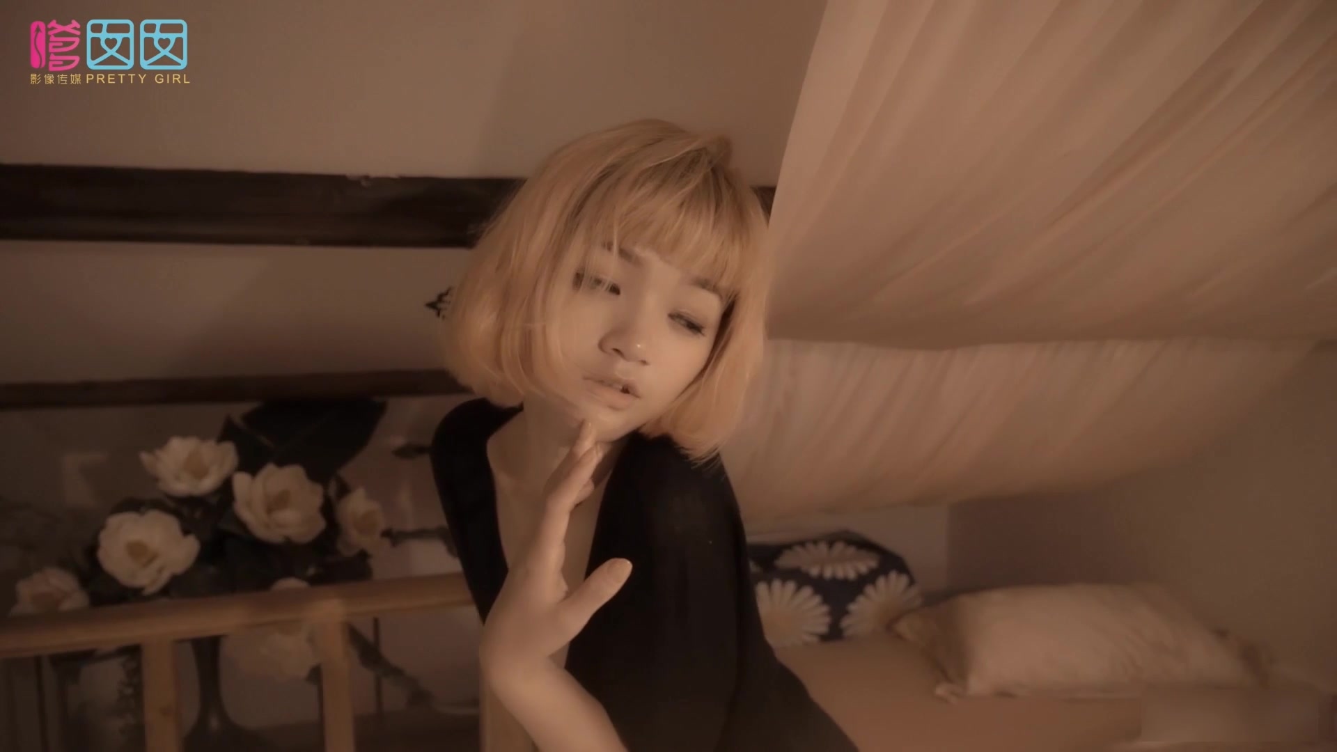 【魔都之夜】极品嫩模悦儿妖精上海外滩大胆露出唯美篇 拍着拍着保安过来了赶紧撤 高清私拍37P 高清1080P版