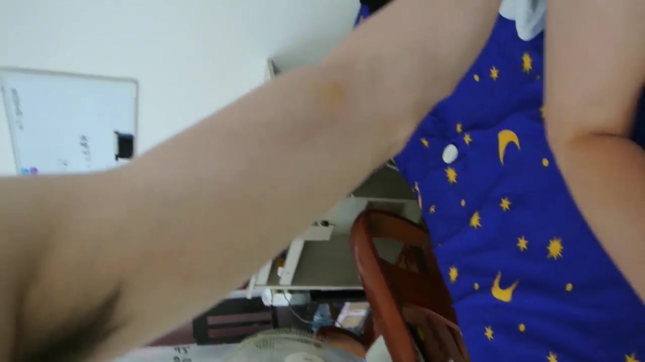 偷插睡得迷迷糊糊的女友 连续抽插把骚货操出感觉 弄得小逼全是白浆 骑乘淫叫 淫语对白 高清720P原版无水印