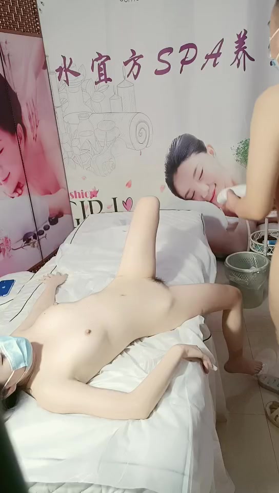 忽悠女顾客做特殊服务全身精油按摩扒光猛草