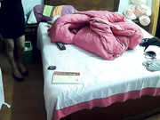 【精品推薦】【360水滴居家系列無水印】稀缺家庭攝像頭黑客破解拍攝到的豐滿少婦寂寞發春自慰 720P高清原版