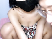 年轻美女嫩妹和炮友双人啪啪身材高挑 很是诱人