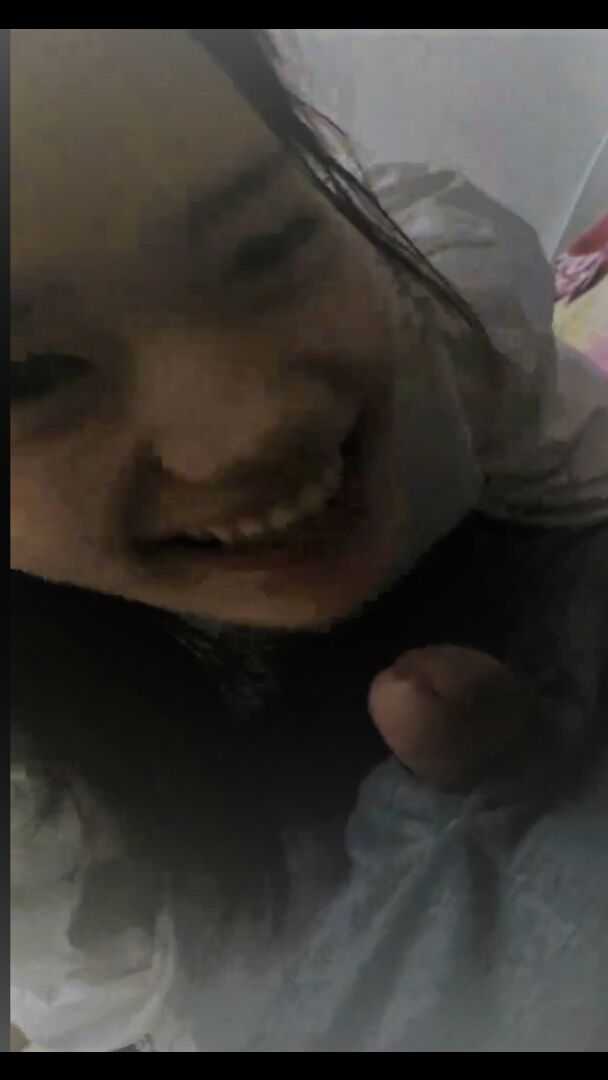 高中女友来大姨妈了，又挑起了我的性欲，只能用飞机杯给我打飞机咯