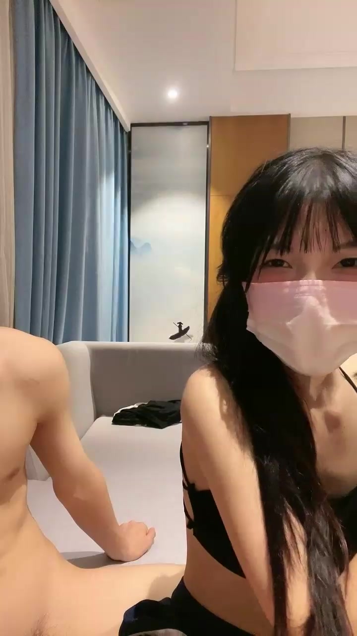 双马尾学生妹细腰圆润美臀骑乘位爆插操的好舒服