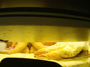 趁我值夜班不在家*老婆干儿子来我家玩*老婆洗完澡故意不穿内裤是有目的的*