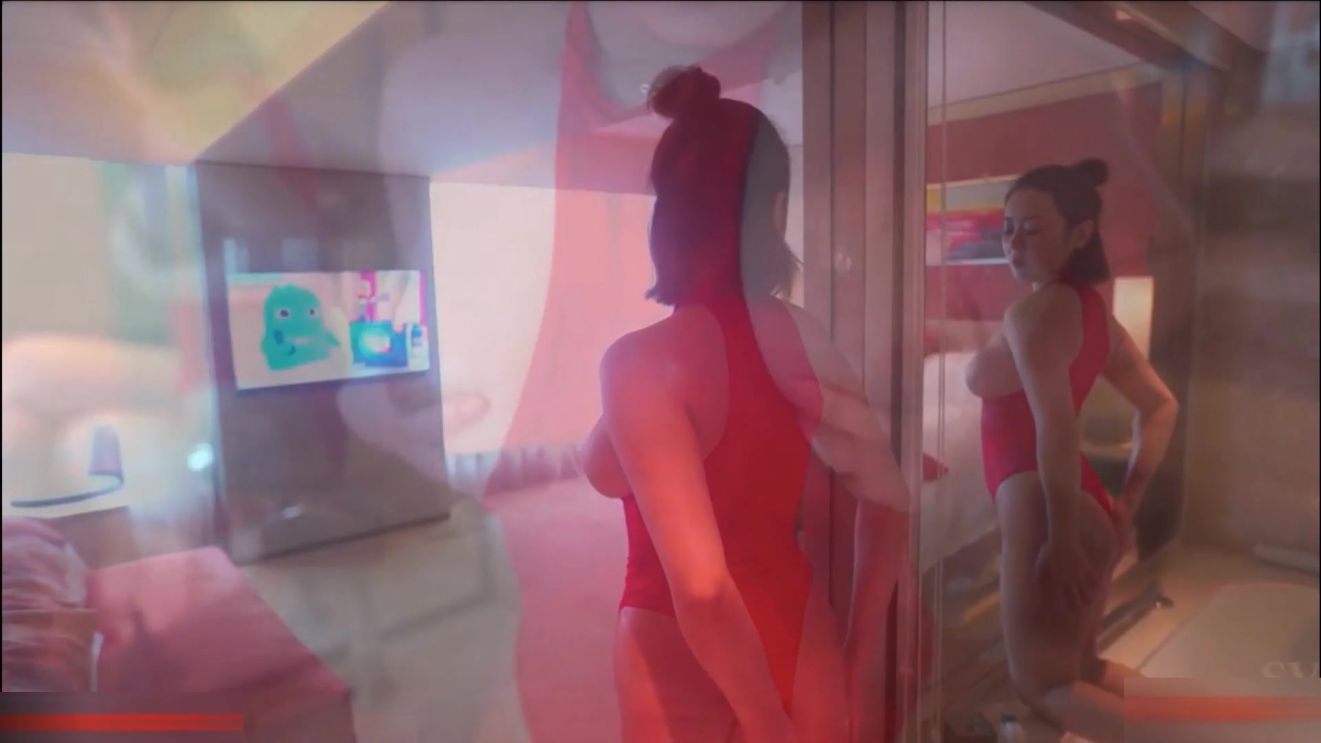 獨家推薦 果哥原創白金版視頻-E杯極品嫩模星級酒店私拍玩水晶玩具 刮逼毛～1080P高清