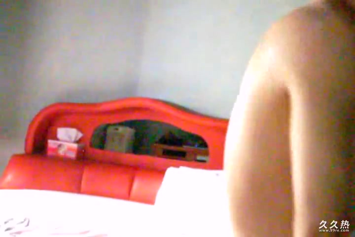 情侣自拍早上刚起床前后洞都被操的女孩