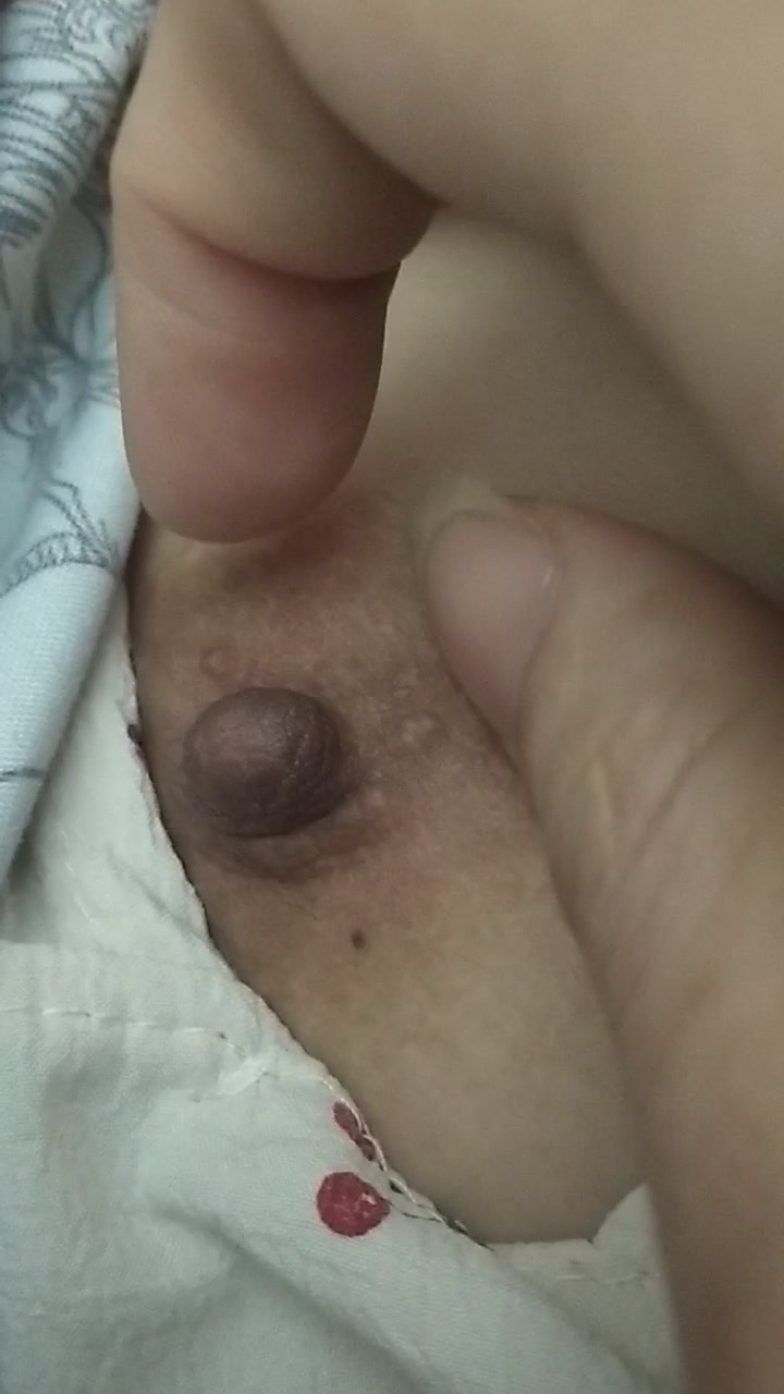 欣赏老婆的奶头