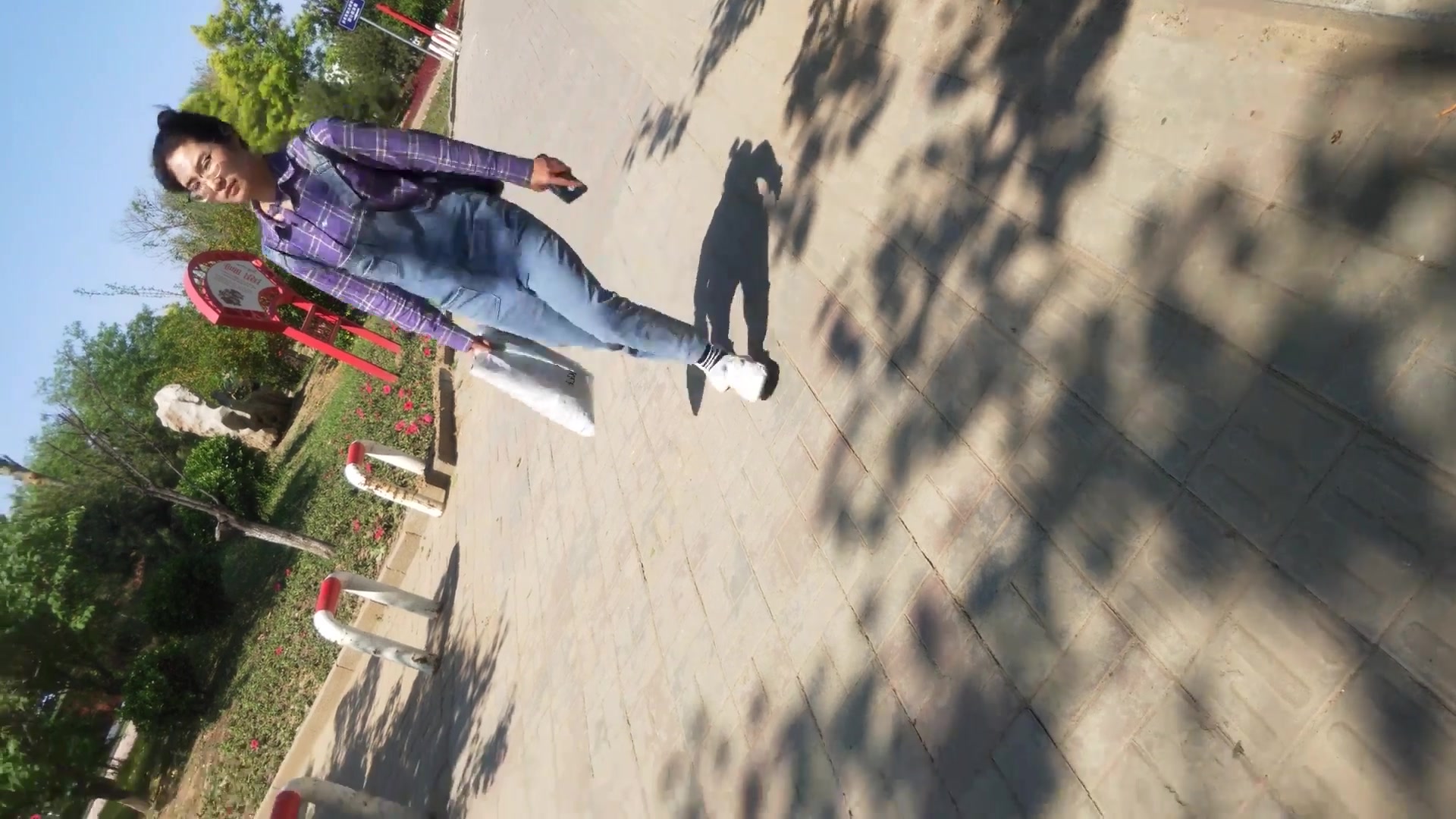 最新流出國內廁拍大神尾隨妹子進入路邊公廁偷拍美女少婦如廁噓噓 形態各異逼逼看得欲火焚身 1080P高清原版