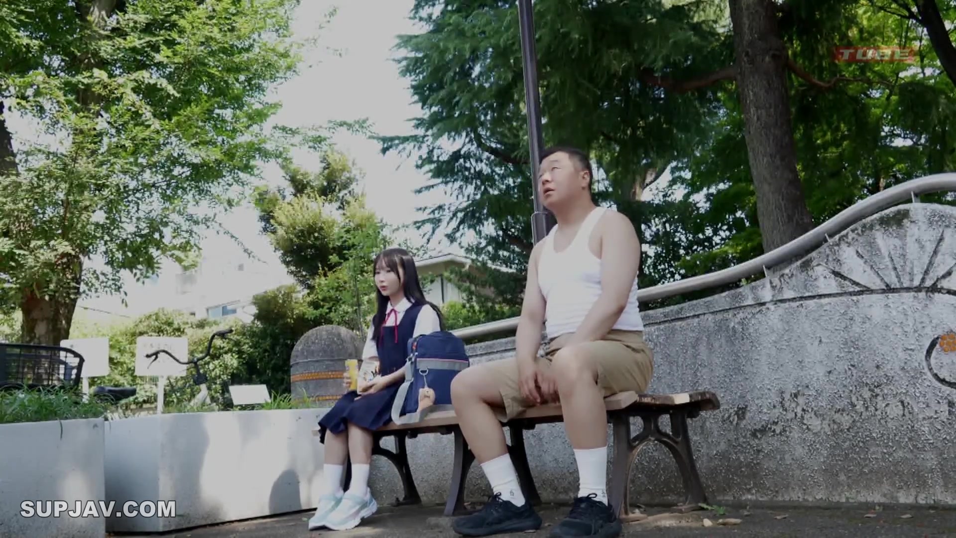 FTKD-033 自分の寂しさをおじさんに感情投影し愛で飼いならす少●　みなしごのかなちゃん 由良かな - 1of5