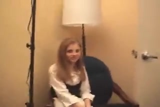 14岁的妹子做爱，胸部还没发育好那！