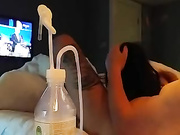 含着鸡巴溜冰的96年小骚逼