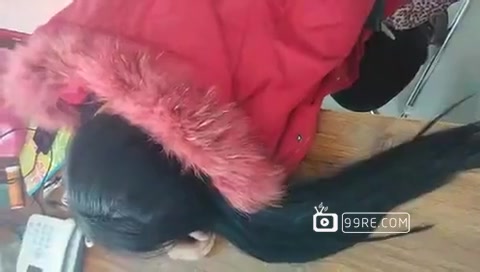 偷射到女同事头发上（下）