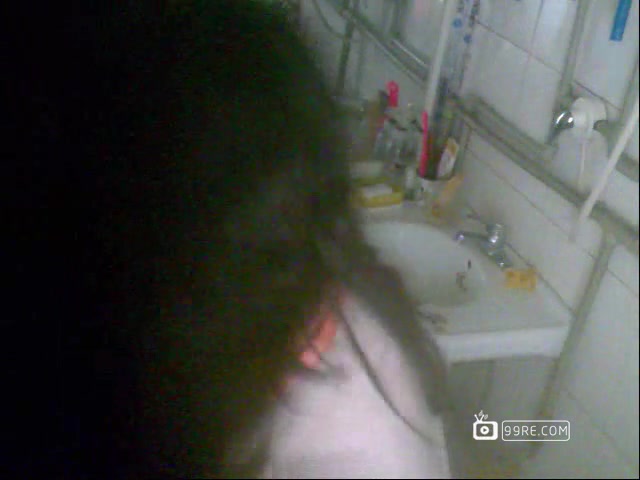 熟妇洗澡被骚扰扣屄