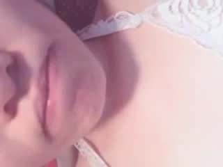 骚货自拍。。。