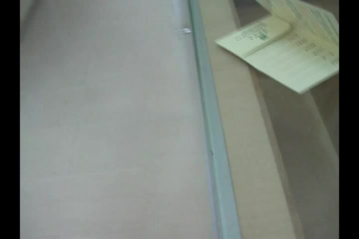 超极品的美女模特被摄影师花钱在宾馆边拍摄高清裸照，边被爆操 淫荡国语对白