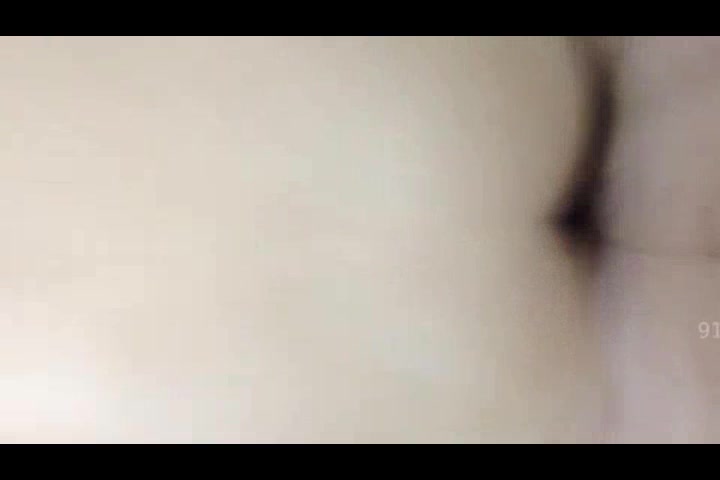 趁中午放学没人和音乐教师女友在教室来一炮，女友浪叫声超大