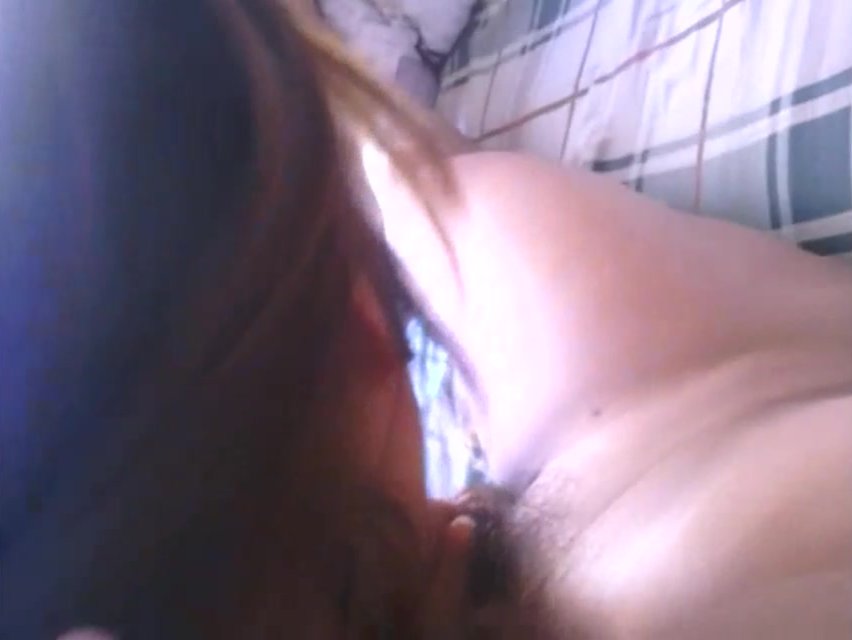 白天骚逼媳妇做爱中打电话问老公晚上有人来操你老婆行不淫荡国语对白