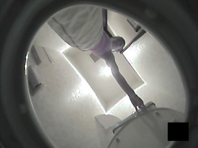 偷拍眼镜妹厕所手淫高潮