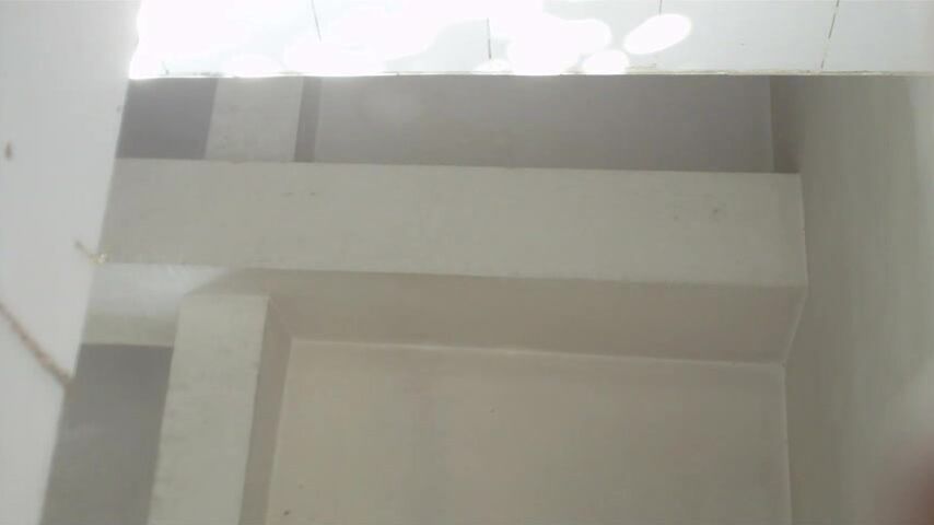 某中学卫生间超近距离偷拍处女嫩学妹