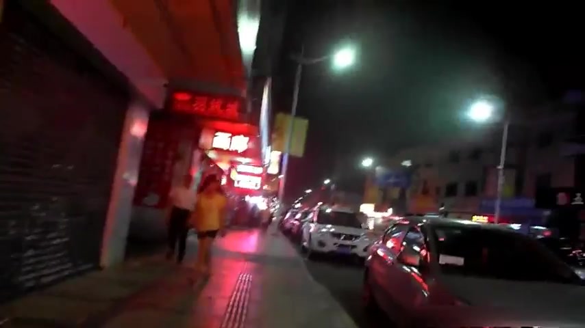 美女导游带路小士多店仓库大有乾坤玩3P