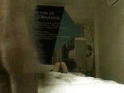 年輕小伙擺好錄像設置各種姿勢肏略悶騷女友