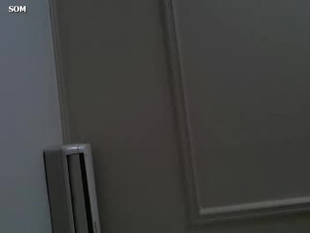 女主播门把手自慰，看一次射