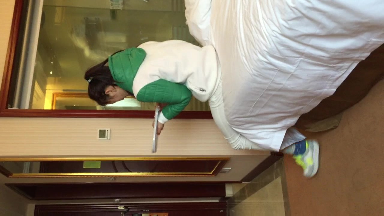 网游结识的美女大学生到五星级宾馆开房洗澡时偷拍她高清无水印