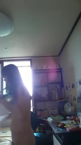 学生妹穿上校服对着摄像头自慰