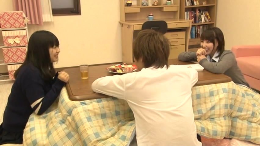 RTP-063 こたつの中だからと安心