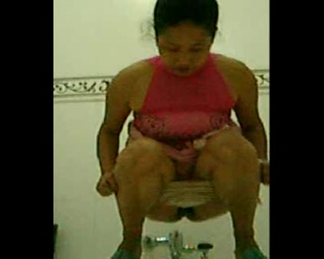 非法潜入平安保险公司偷拍美女入厕